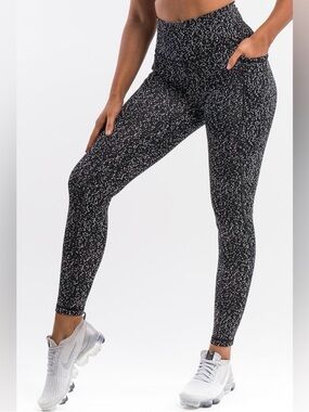 ECHT Black Scrunch Leggings with White Speckle Print - Essentia Pocket Leggings